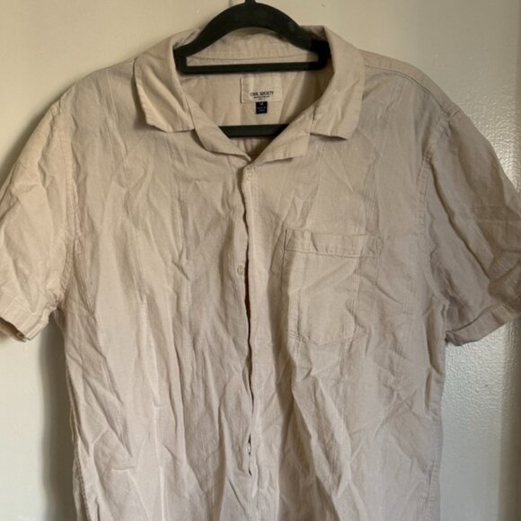 Lightweight Relaxed button down perfect for the beach - Picture 1 of 3